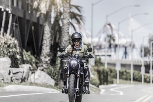 2025 Kawasaki Eliminator mid-sized cruiser Motorcycle Launched in India Know Price Features Specs