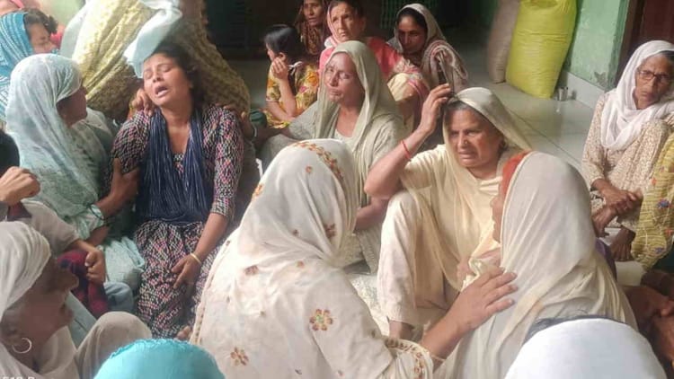 Rudrapur News: पिता और भाई के साथ स्कूल जा रही थी मासूम, ट्रैक्टर ट्राली के पहिए के नीचे आकर कुचल गई