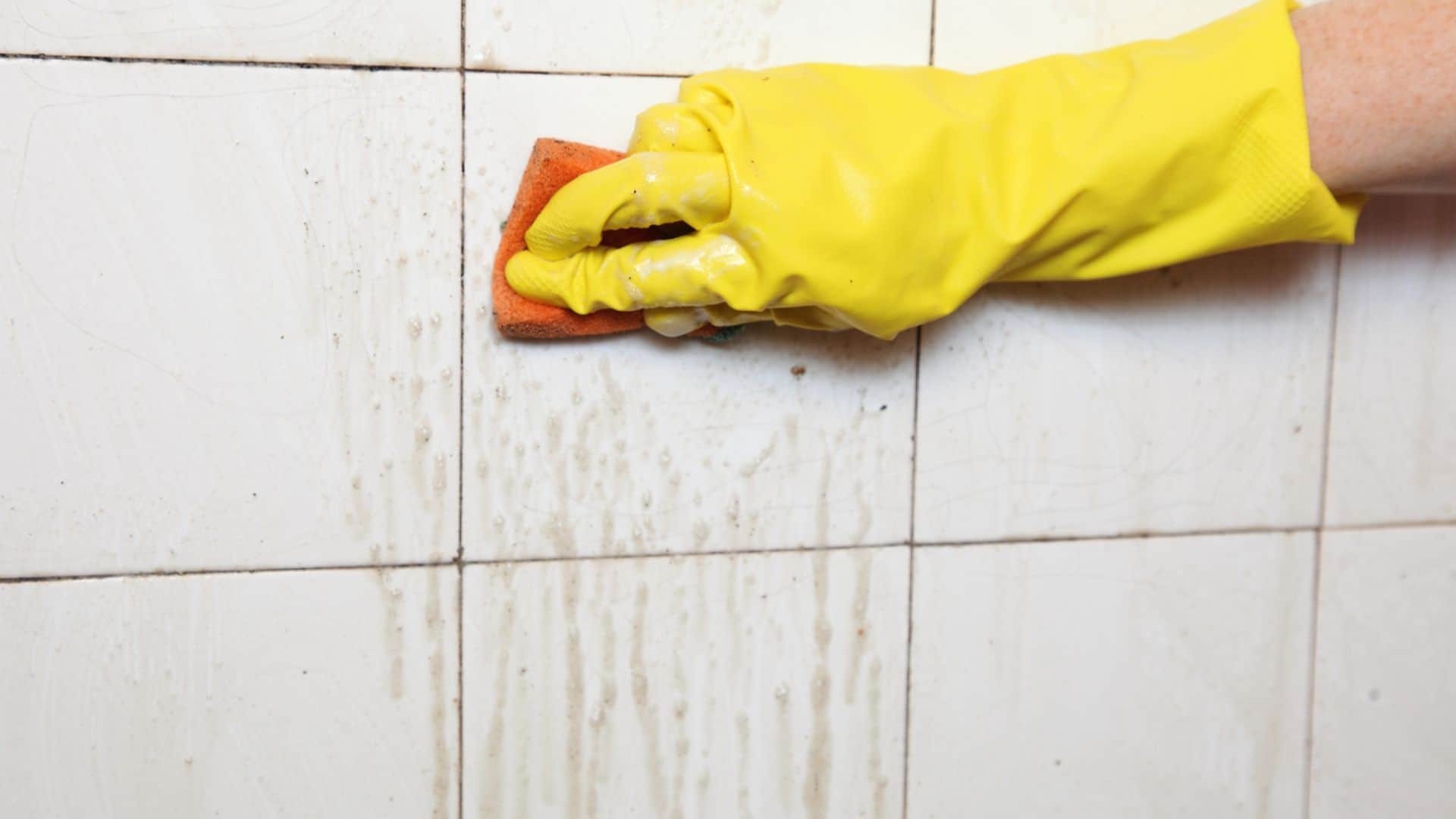 How to Remove Hard Water Stains from Bathroom Floor Using Vinegar and Lemon in hindi