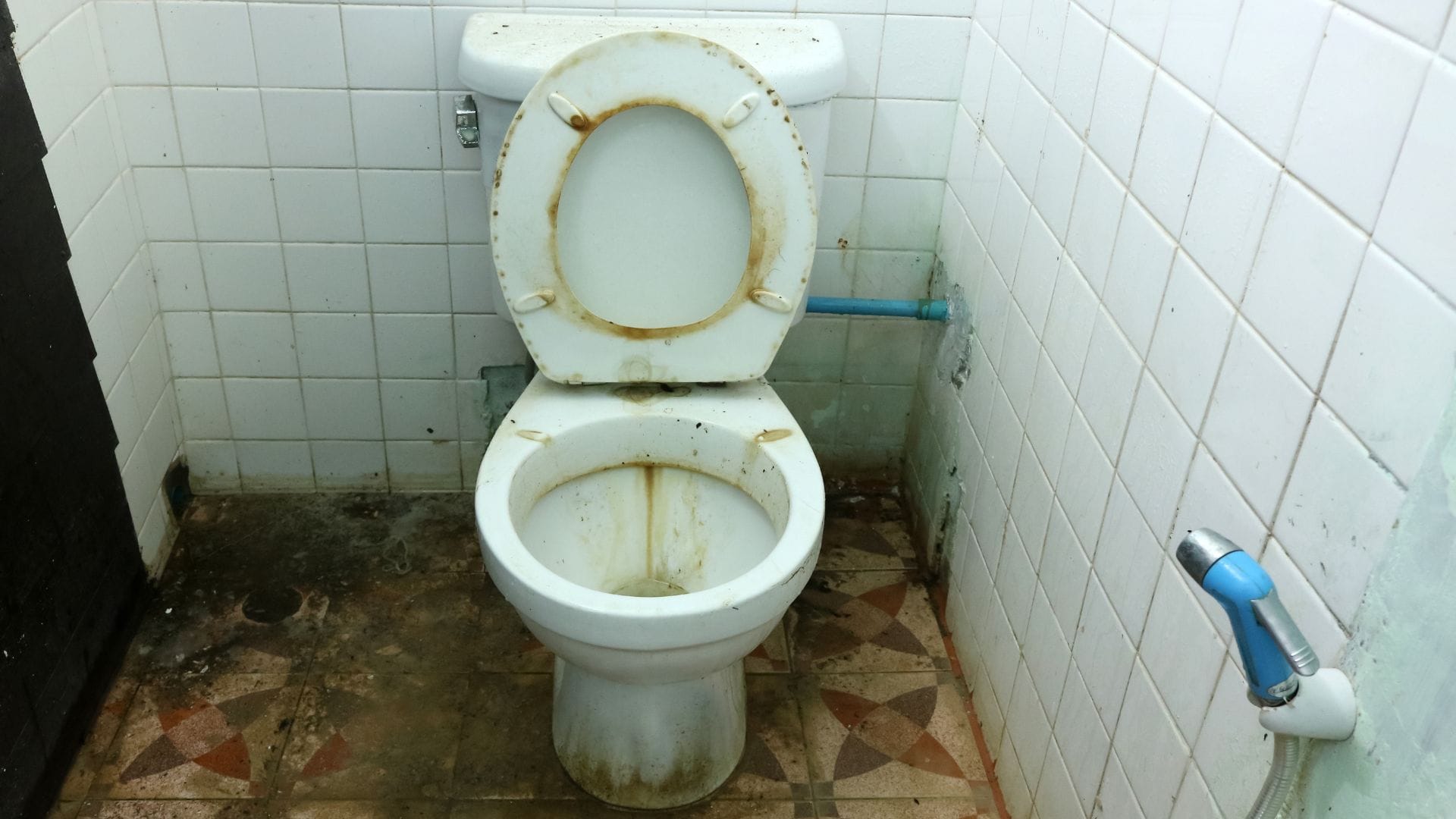 How to clean yellow stains in bathroom home remedies know in hindi