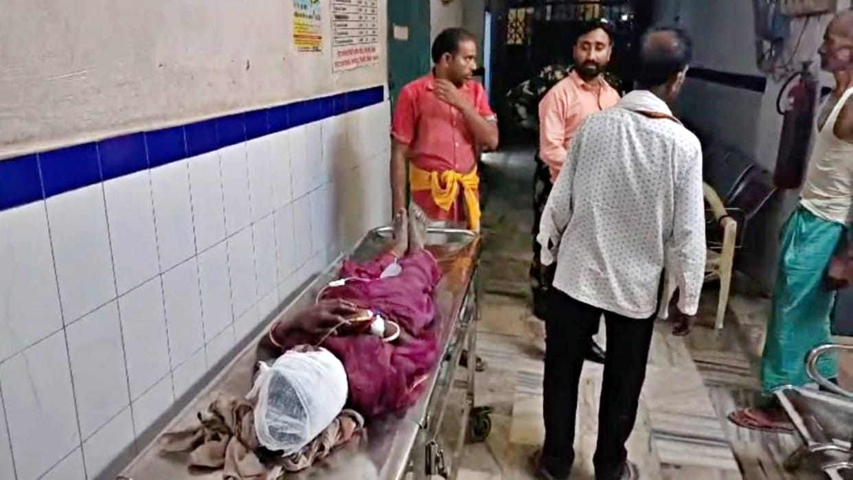 Crime in Bihar In Vaishali son slits mother throat attacks her with an iron chopper