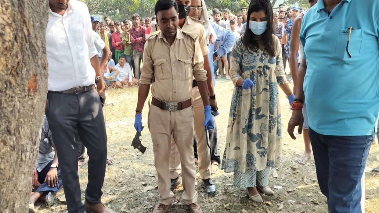 Bihar young man died due to bullet injury in Vaishali pistol recovered from spot investigation murder suicide