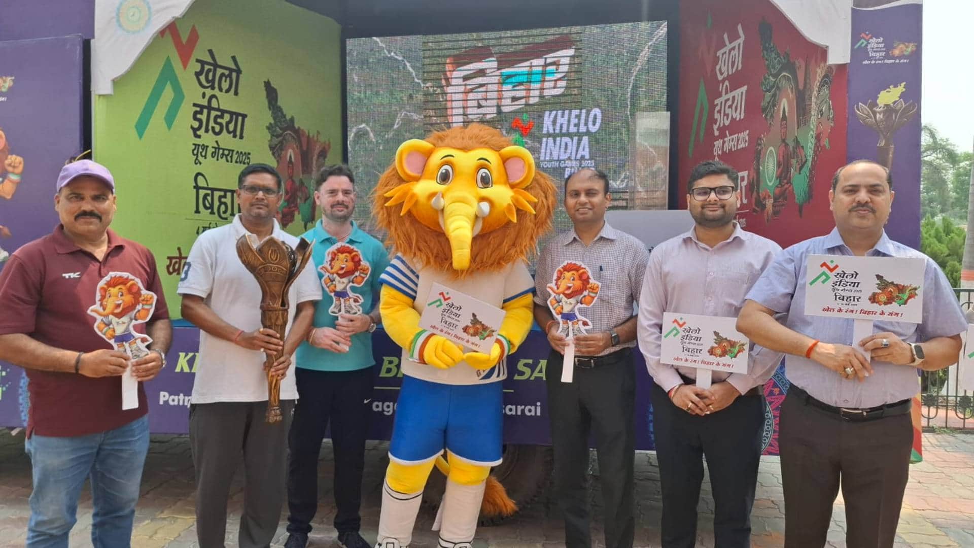 Khelo India Youth Games 2025 Mashal Gaurav Yatra gets grand welcome in Samastipur see photos