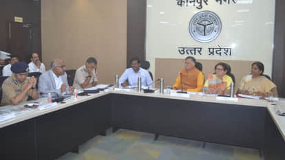 बैठक करते सतीश महाना