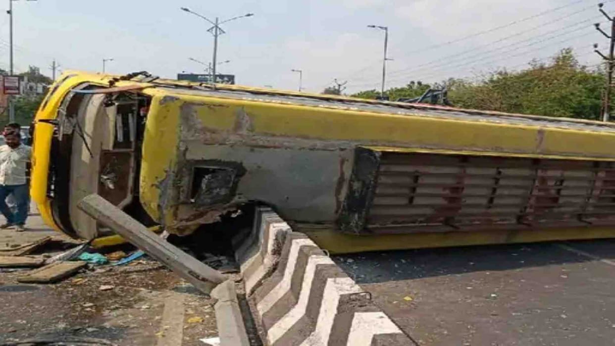Bhopal News: Bus full of liquor factory workers overturned, 15 injured
