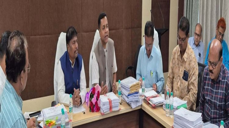 CG: टेंडर में फर्जी जानकारी देने वाले 108 ठेकेदारों पर होगी कार्रवाई, मंत्री कश्यप ने अफसरों को दिए निर्देश