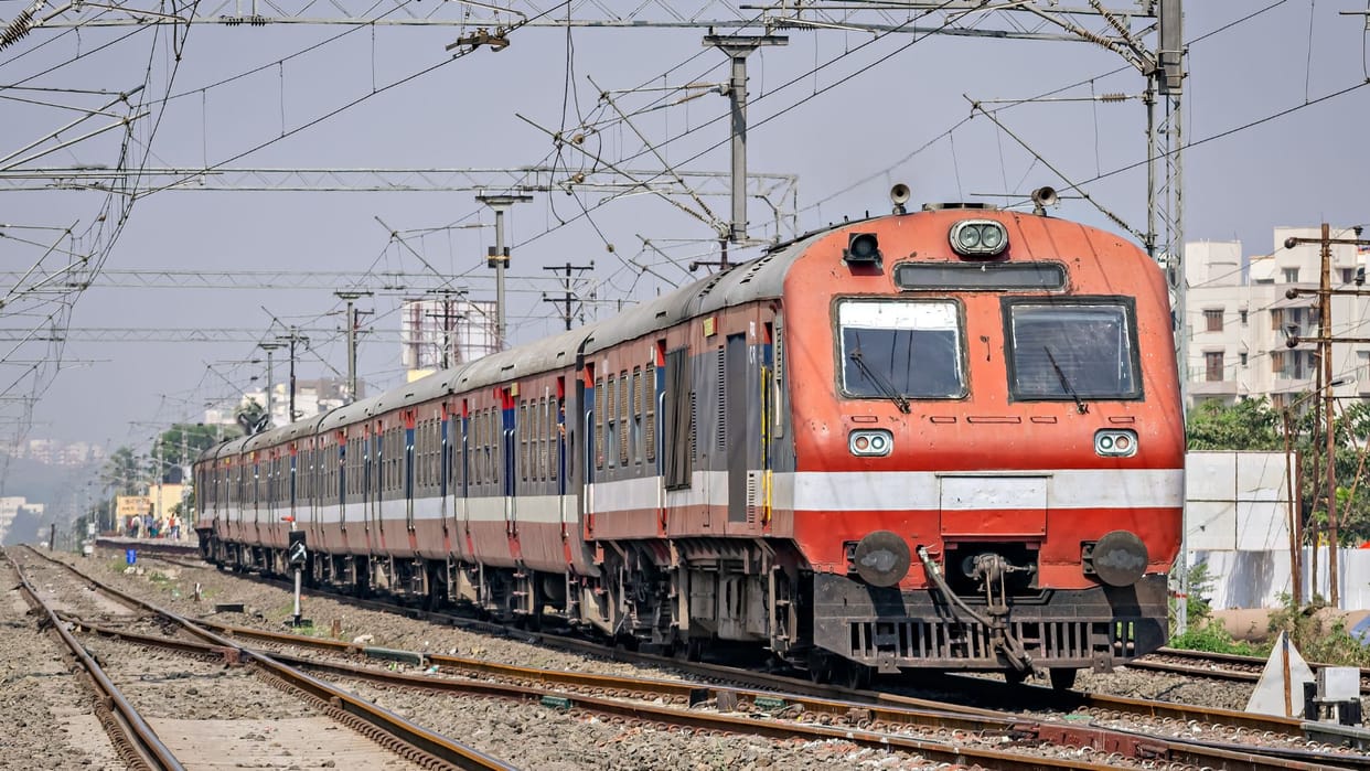 Railway Safety Commissioner raised serious questions regarding contractual appointments; warned the Rail Minis