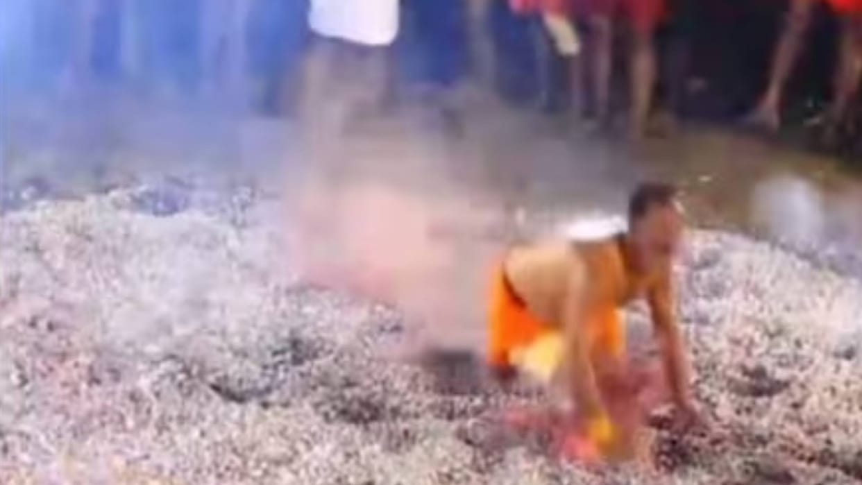 A man fell into burning embers during a ritual died instantly due to burns people got angry Video goes viral