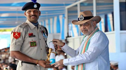 CRPF Rising Day: CRPF showed its preparation to end Naxalism in the parade ground