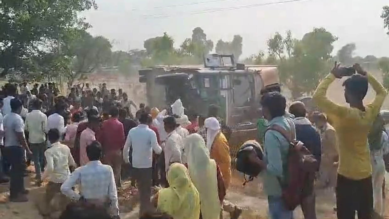 Etawah: Truck collided with tractor, one dead, other serious