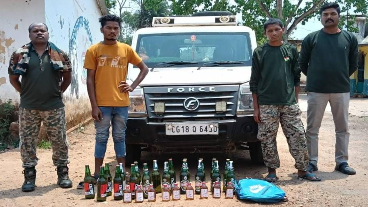 पुलिस की गिरफ्त में आरोपी