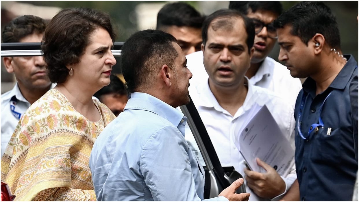 Robert Vadra court issues notice in money laundering case