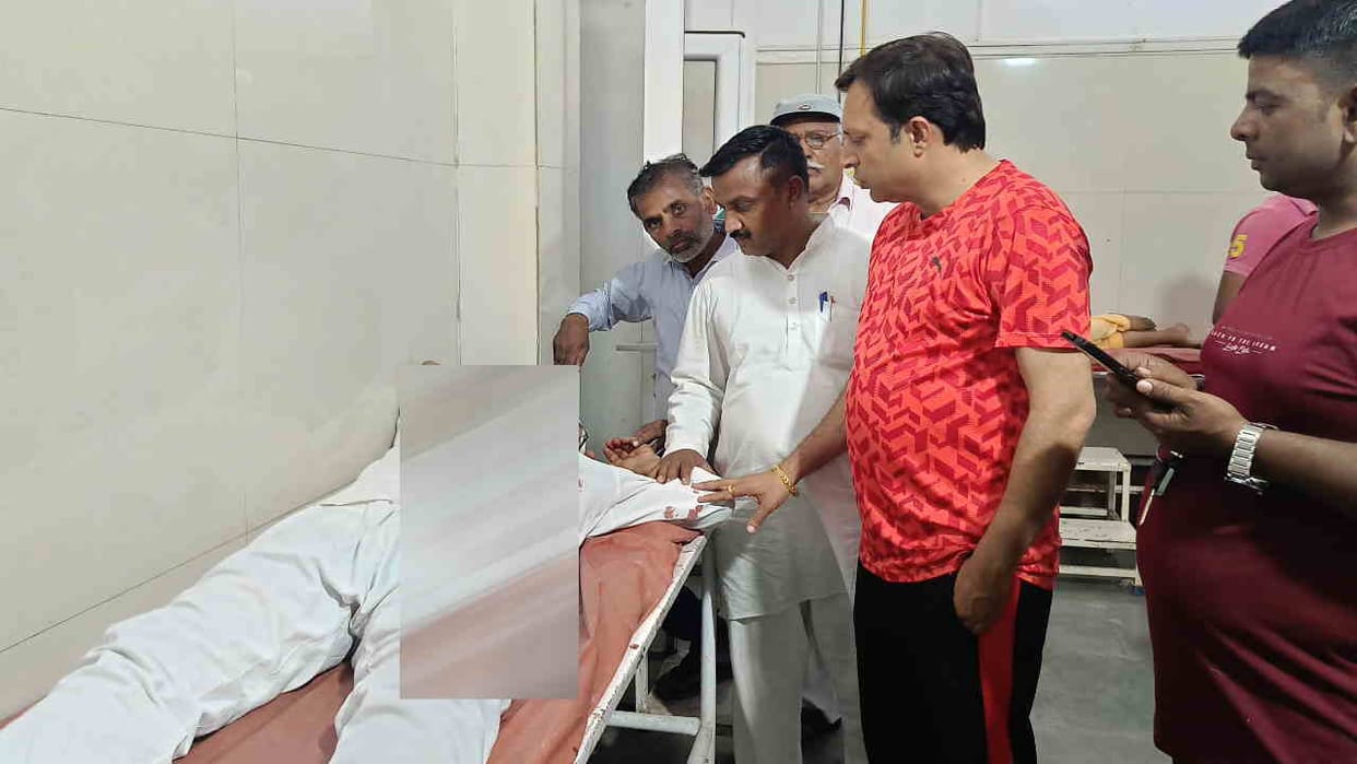 Drunk guard injures BJP worker by attacking him with gun barrel on his head rudrapur Uttarakhand news