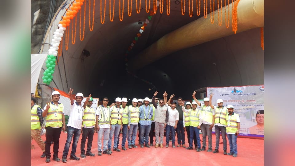 Uttarkashi Silkyara Tunnel special Report on Life brightened in 17 days spread light in 17 months