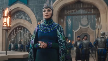 Lebanon Bans Gal Gadot Disney Snow White The Reason Will Shock You