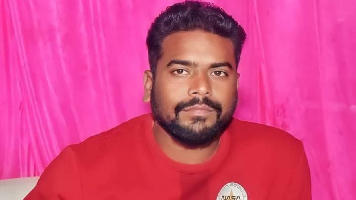A youth from Sahajanwa died in a road accident in Sant Kabir Nagar, another youth injured