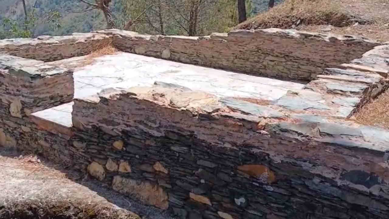 World Heritage Day Chandpur Garhi is one of the 52 forts tells about palace activities Karnprayag Chamoli