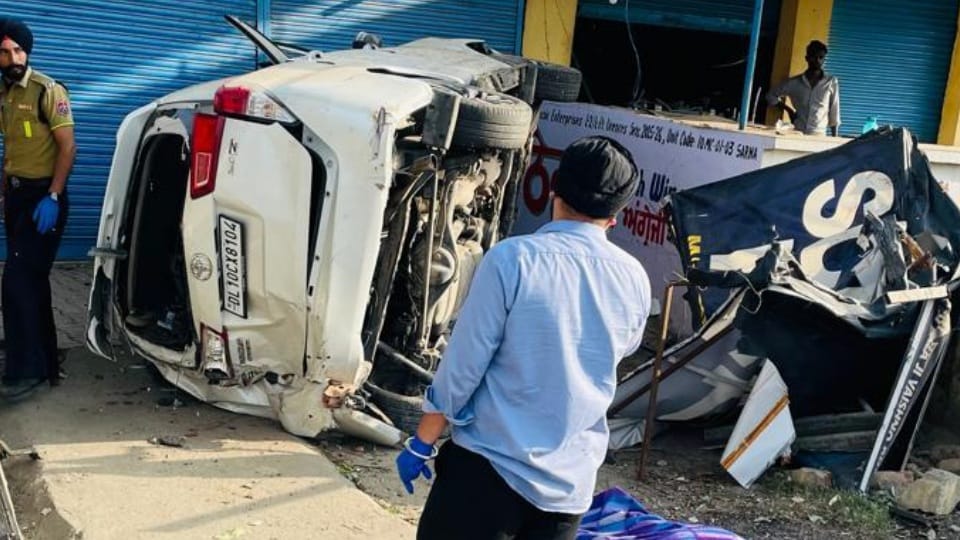 Innova accident in Pathankot two people from Delhi died and four injured