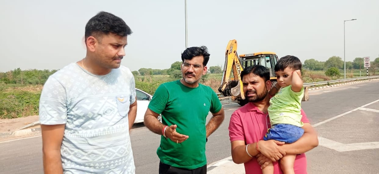 Kanpur accident Akankshas husband burst into tears after seeing blood on highway innocent said call mummy