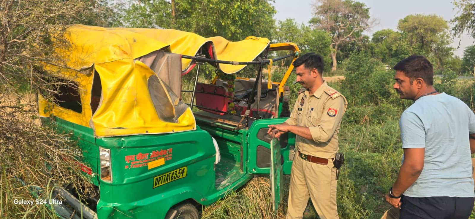 Kanpur Road Accident High speed auto overturned in a ditch three including driver died three seriously injured