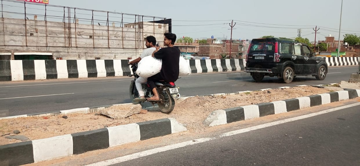 Kanpur Black Spot To avoid a 12 km detour people broke the divider and made a new cut themselves