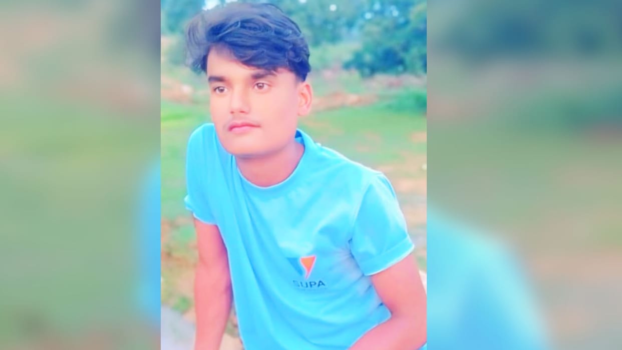 young man stabbed his friend to death in Sonbhadra said he had dirty eye his sister