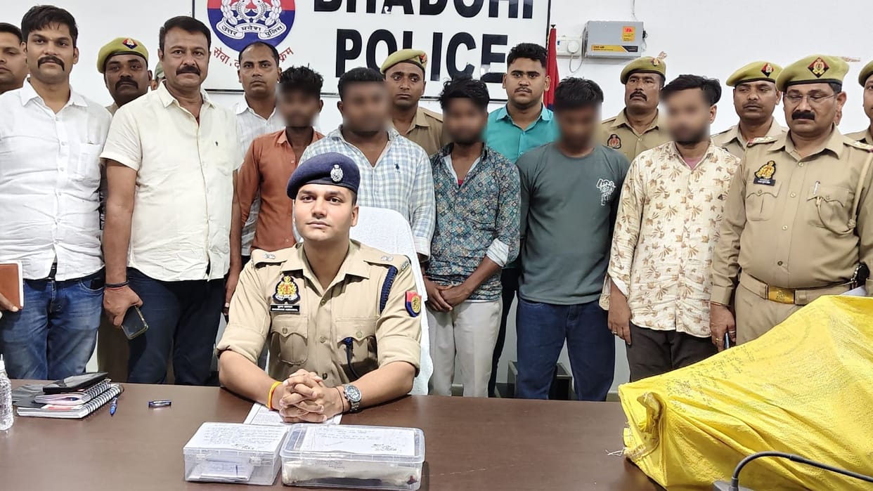 Five miscreants arrested for stealing valuables from mobile tower in Bhadohi