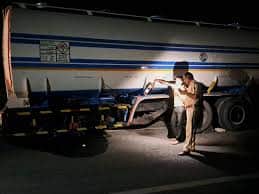 Rajasthan News: 7000 liters of petrol spilled on the road due to leakage of tanker, major accident averted