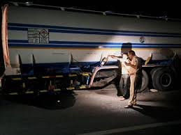 Rajasthan News: 7000 liters of petrol spilled on the road due to leakage of tanker, major accident averted