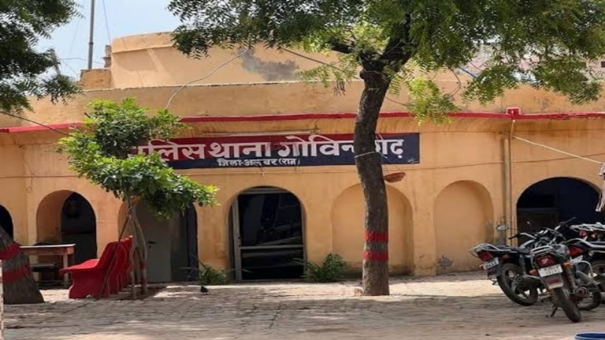 Alwar News: Raid in Semal Khurd, notorious for cyber crimes, villagers clashed with police to free the accuse