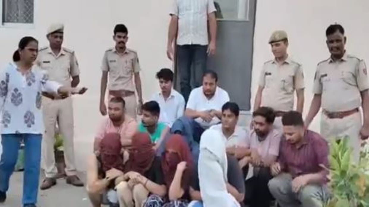 Udaipur News: Dirty games were going on in hotel, police raided late night and arrested brokers and many girls