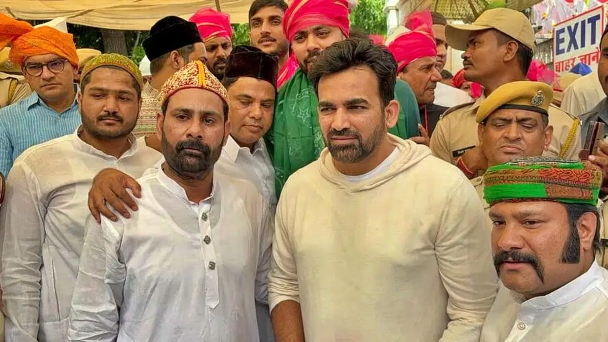 Rajasthan News: Cricketers Zaheer Khan and Avesh Khan reached Ajmer Sharif Dargah, prayed for success