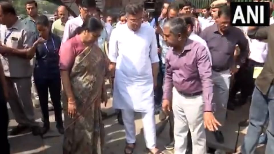 CM Rekha Gupta and Minister Pravesh Verma inspected the waterlogged area near Minto Bridge