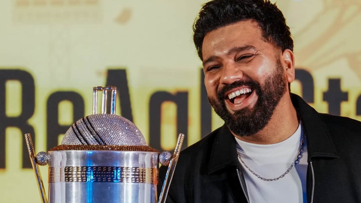 Indian ODI Team captain Rohit Stops Fans From Chanting 'Mumbai Cha Raja Rohit Sharma' Video Goes Viral