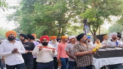 श्री गुरु तेज बहादुर जी के प्रकाश पर्व पर निकाली गई प्रभात फेरी।