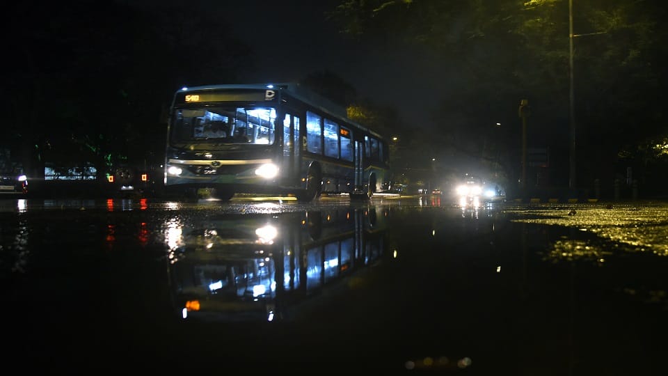 Delhi has the hottest day after two years, rain in the evening