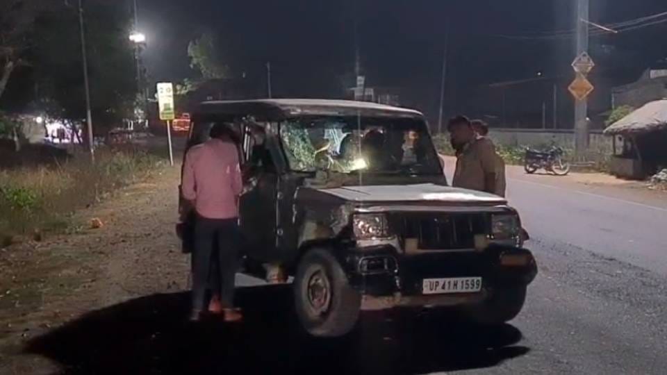 Bike rider dies while two companions seriously injured in collision with Bolero in Amethi