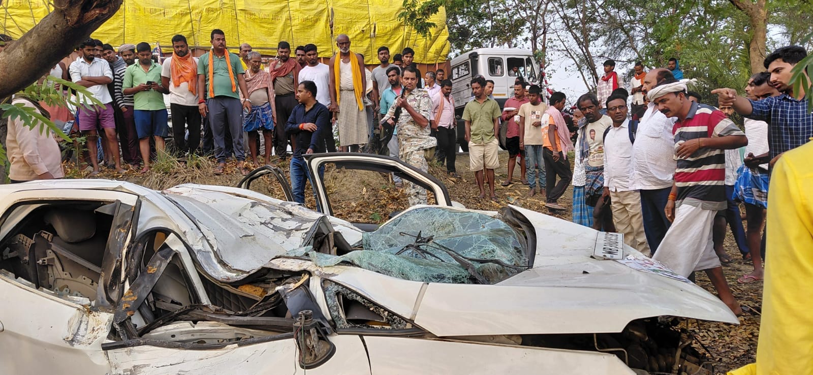 घटना के बाद लगी भीड़।