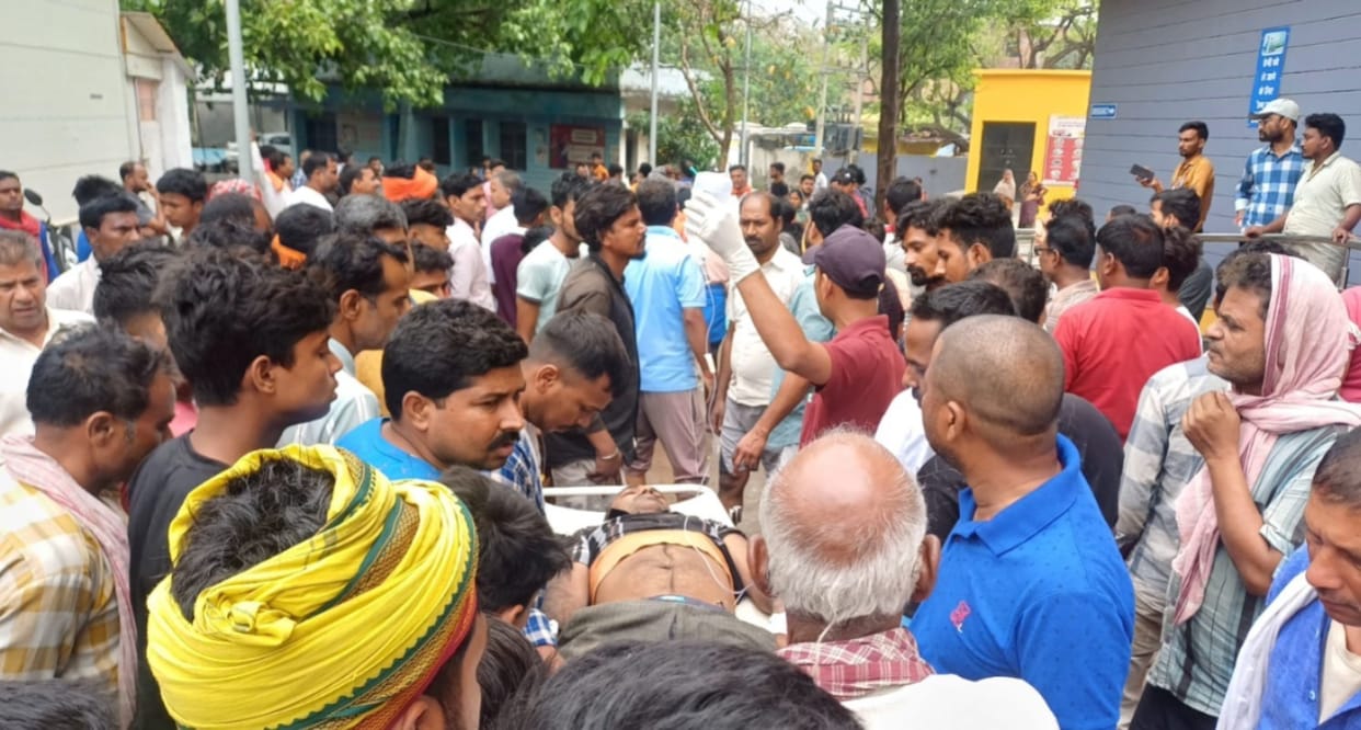 Bihar News: One person died and two were injured due to falling of tree branch in storm in Gopalganj