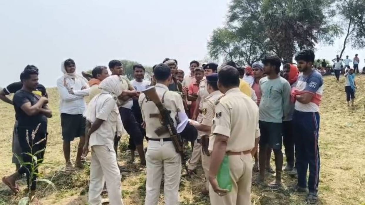 Bihar News dead body got stuck in fishermen net instead of fish in Kaimur Ramgarh police did not reach