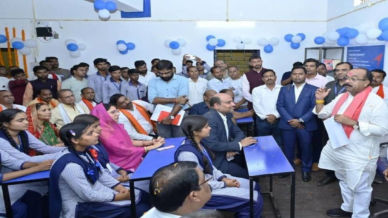 CG Deputy CM Sao inaugurates smart classrooms in 28 schools said children interest in studies will increase