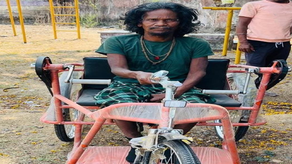 Chhattisgarh Sushasan Tihar 2025: Problem of Baiga tribal solved immediately, got tricycle