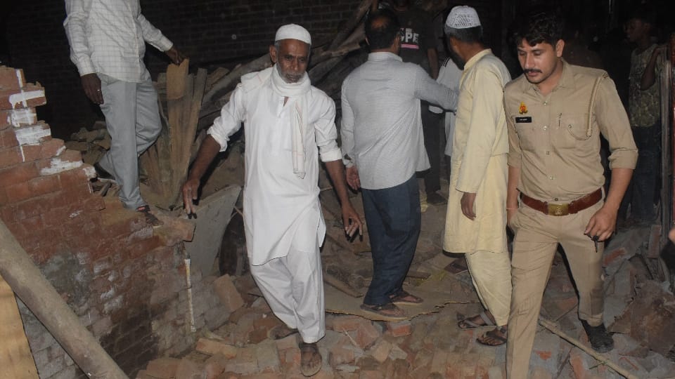 House collapsed after a neighbour wall fell on roof Eight buried, mother and daughter died In Meerut