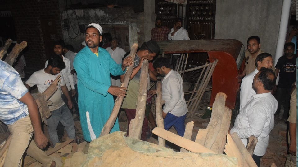 House collapsed after a neighbour wall fell on roof Eight buried, mother and daughter died In Meerut