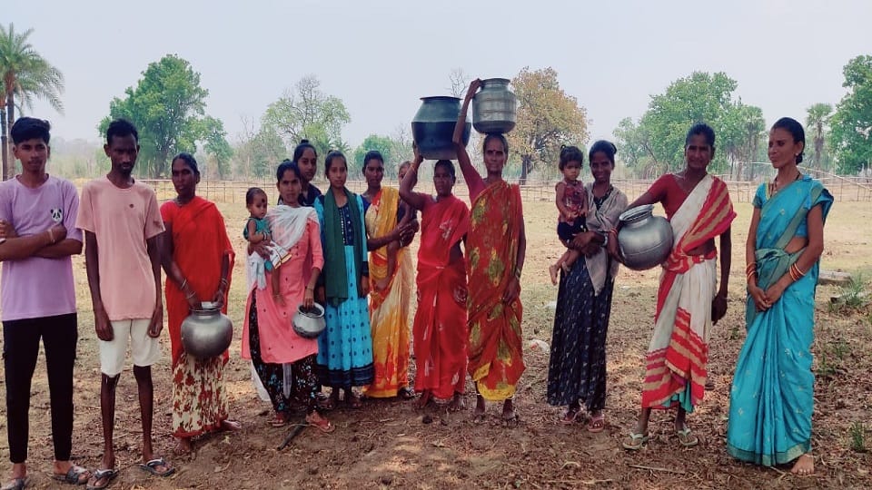 Jaljeevan Mission fails people are thirsty on the banks of Indravati river connections have been installed in