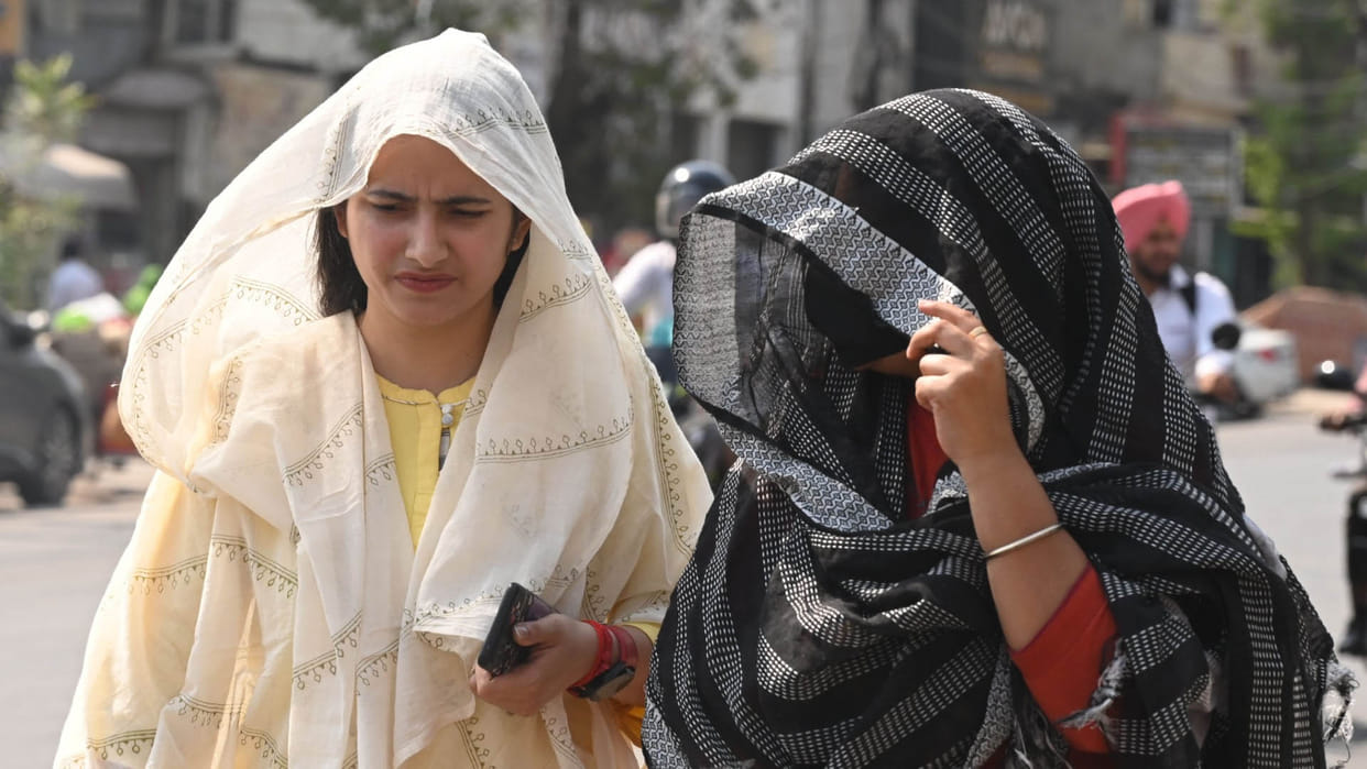 Weather Update: Humid winds dropped mercury, but humidity increased