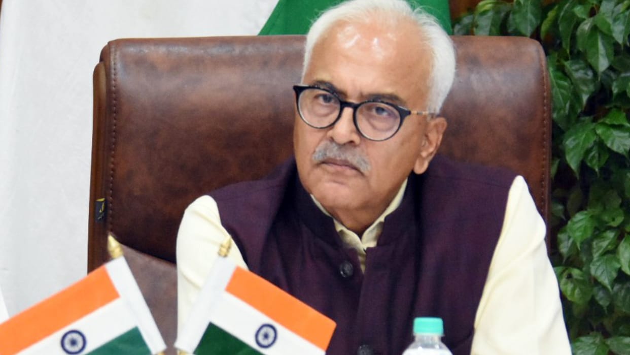 Manipur guv reviews conditions of displaced people living in relief camps News In Hindi