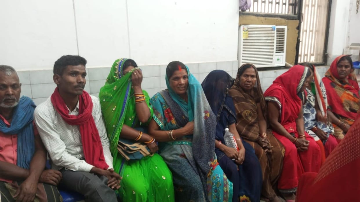 12 people injured in fight after stones thrown at people eating food at Satisa program 19 arrested in Mau