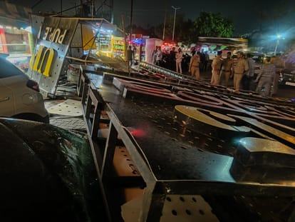Meerut Weather: Heavy rain with thunder, storm affected normal life, unipoles fell at many places