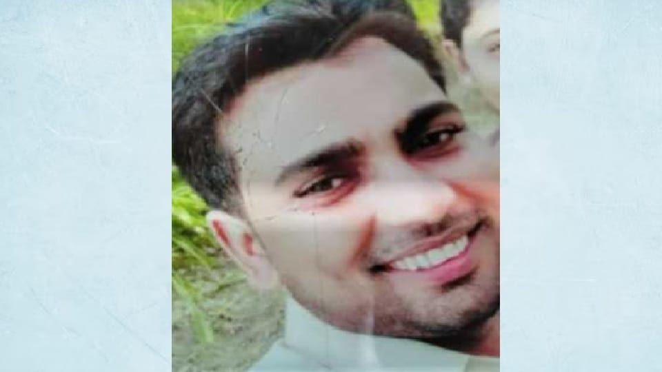 Moradabad: Employee swallowed poison in running room of railway station, died in hospital